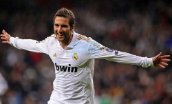 社媒风波再袭梦剧场，年轻红魔因交换球衣照遭极端球迷攻击后清空账号