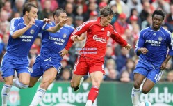 詹姆斯率队逆转取胜，湖人季后赛前景明朗