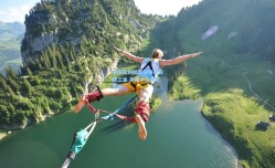 中国皮划艇队亚锦赛斩获三金 年轻小将表现亮眼