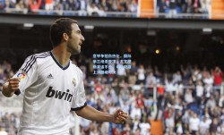 意甲争冠白热化，国际米兰绝杀登顶，尤文图斯紧追不舍，米兰双雄上演巅峰对决