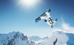 中超联赛激战正酣，争冠保级形势扑朔迷离