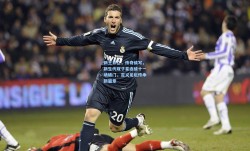 新王并立，传奇续写，新生代双子星连续十一场破门，定义足坛传承新篇章