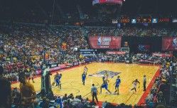 欧冠决赛惊天逆转，皇马3-2绝杀拜仁，维尼修斯双响加冕新王