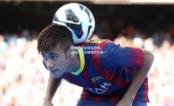 英雄联盟全球总决赛，巅峰对决引爆电竞热潮